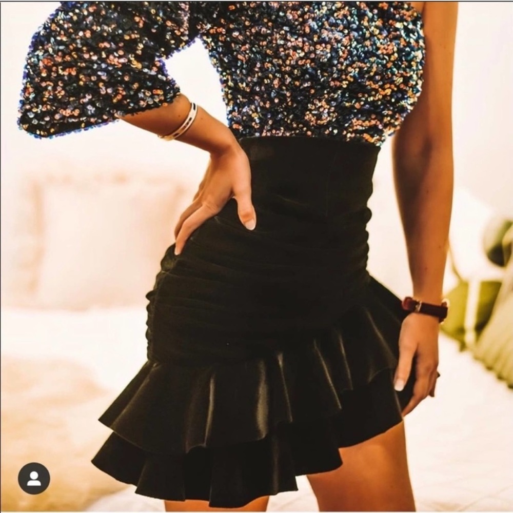 🔥 Zara Velvet Mini Skirt